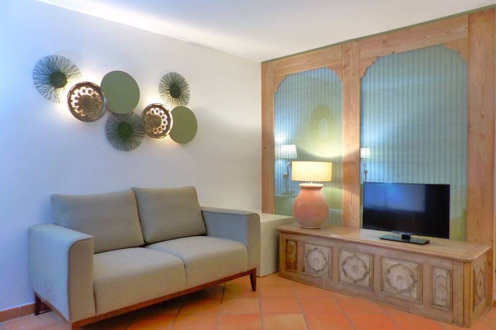 Lovely gite on a vineyard. large swimming pool, very peaceful in Saint-Maximin-la-Sainte-Baume, Región Brignoles
