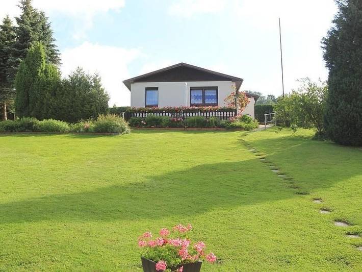 Ferienhaus für 4 Personen, mit Terrasse und Garten sowie Pool in Auerbach