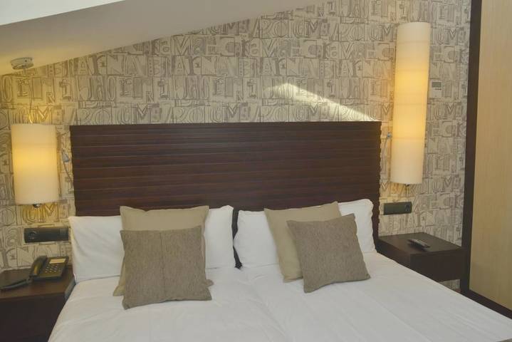 Hôtel pour 2 personnes, avec piscine et jardin à Brión - 2