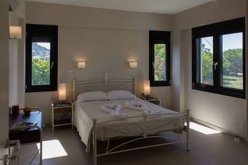 Villa for 6 People in Lesbos, Photo 2