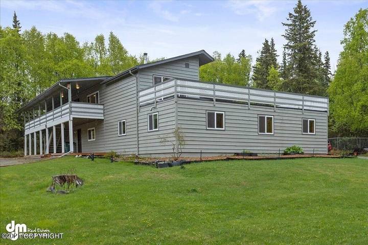 Vacation rental for 6 people, with yard in Anchorage