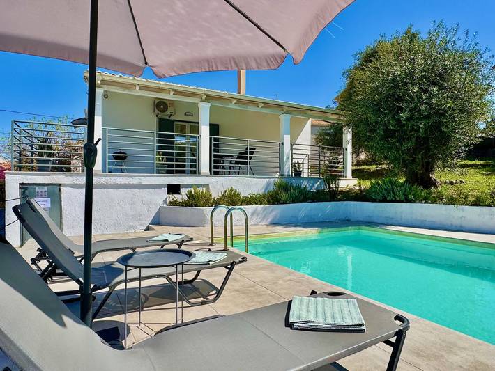 Location de vacances pour 5 personnes, avec jardin dans Acharavi