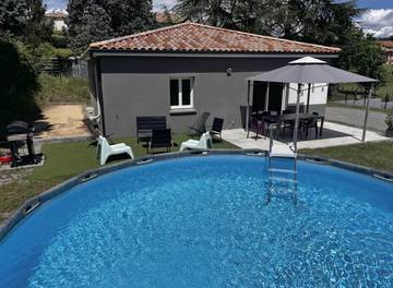 Cottage pour 6 personnes, avec piscine ainsi que jardin et terrasse à Labégude