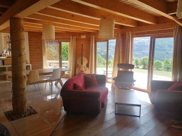 Gîte pour 10 personnes, avec balcon ainsi que vue et jardin à Saint-Martin-de-Queyrières