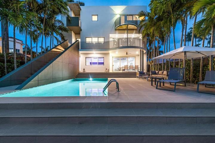 Villa voor 8 personen, with balkon and tuin as well as zwembad and whirlpool in Miami