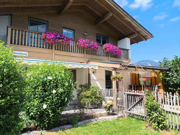 Ferienwohnung für 2 Personen, mit Terrasse und Garten sowie Ausblick in Unterammergau