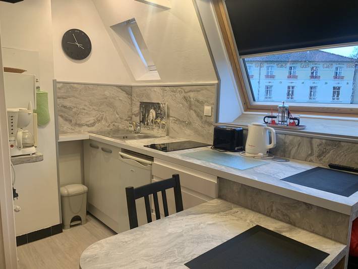 Ganzes Studio, Helle Wohnung mit Klimaanlage und Wifi, in der Nähe von Thermes St Roch in La Roche-Posay, Vienne