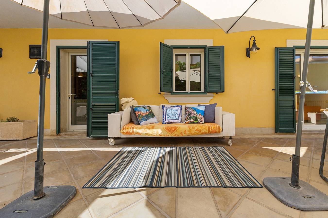 Entire apartment, Apartment 'Studio  Sicilia - 3pax' with Shared Pool, Shared Terrace and Wi-Fi in Marina di Ragusa, Ragusa