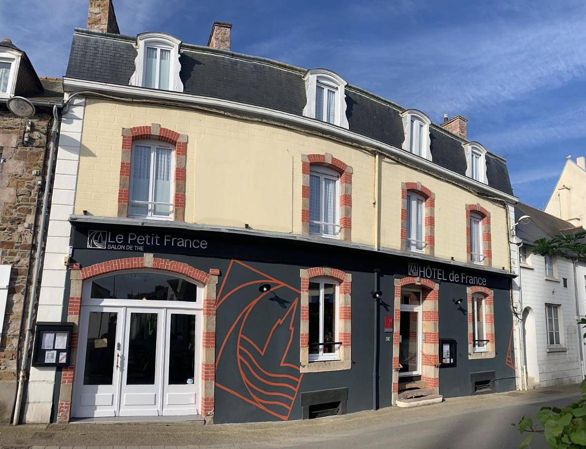 Hôtel de France in Pléneuf-Val-André, Cotes-d'Armor