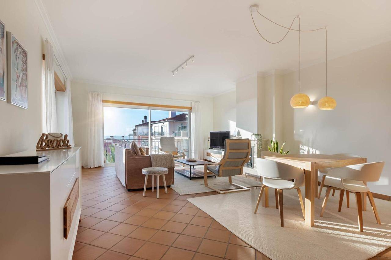 Apartamento inteiro, Two-Bedroom Apartment in Amoreira, Leiria distrito