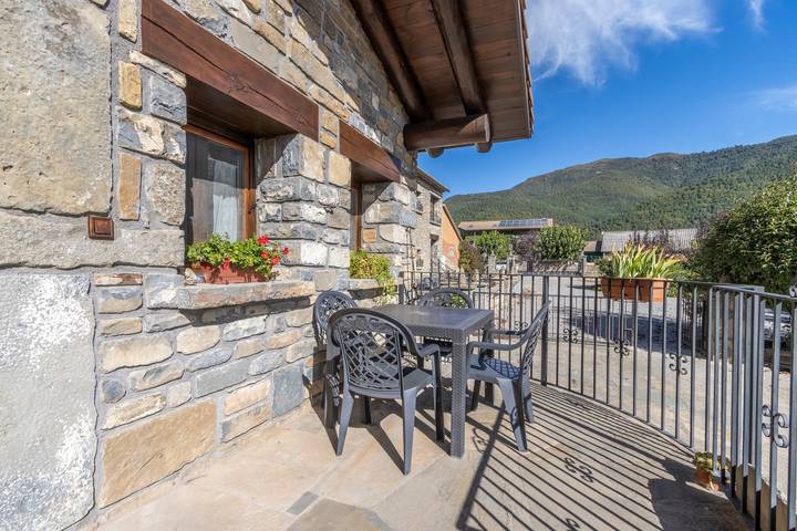Casa rural para 4 personas, con jardín y balcón, Se admiten mascotas - 1