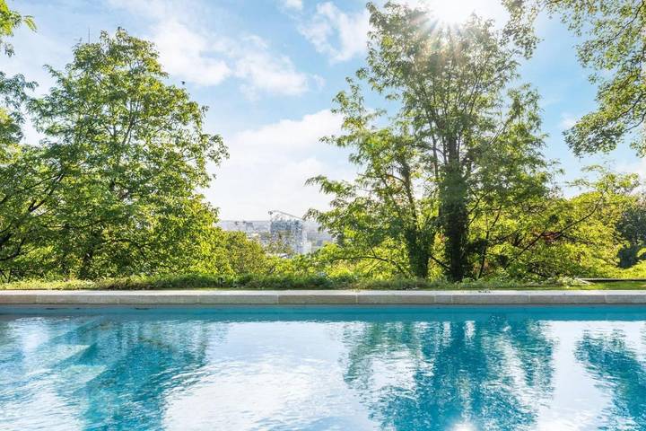 Location de vacances pour 8 personnes, avec piscine ainsi que jardin et balcon à La Mulatière - 2
