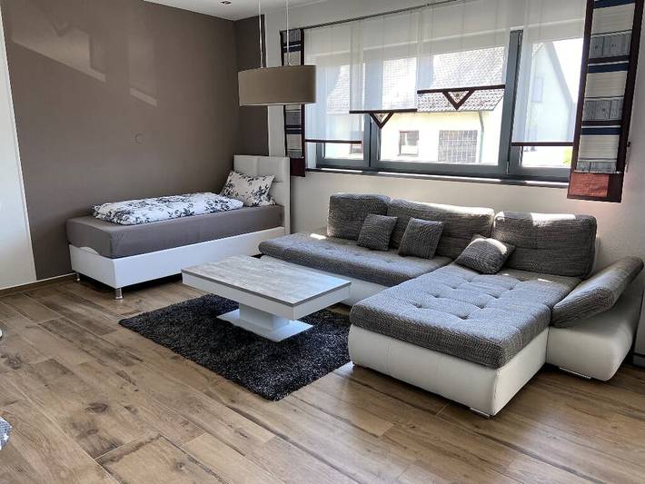 Ganze Ferienwohnung, Gästehaus Reiger - Ferienappartement Stefan 1.Og modern und hochwertig ausgestattet in Wackersdorf, Ostbayern
