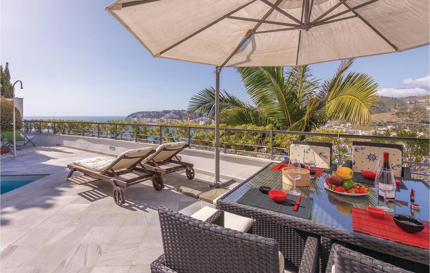Cabria Beachfront Retreat mit Pool in Curumbico, Almuñecar