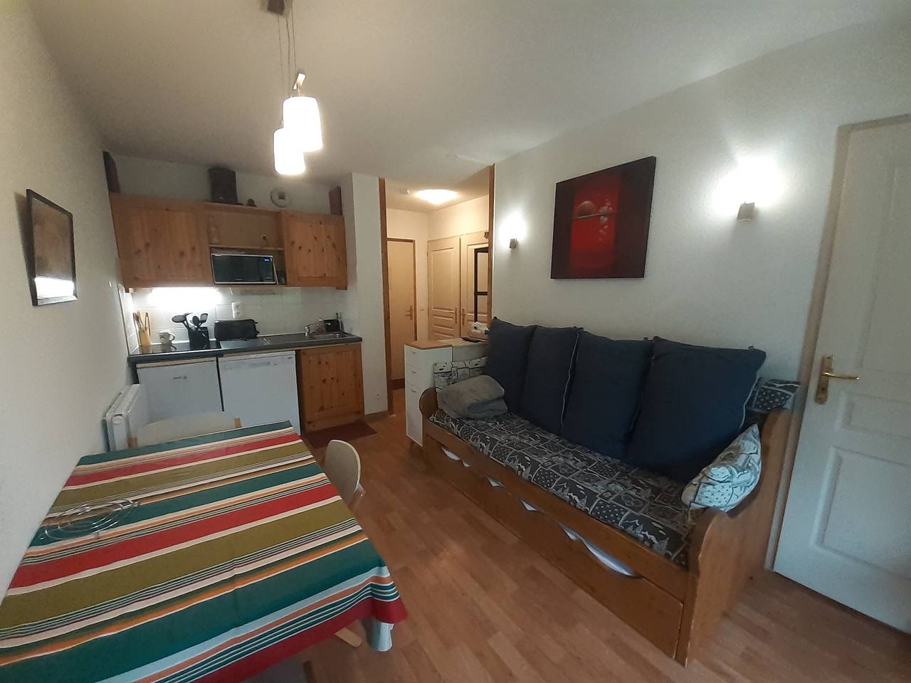Ganze Wohnung, 2-Zi. Wohnung in Valfréjus, nahe Seilbahn, ausgestattete Küche, Balkon, Haustiere erlaubt in Valfréjus, Modane