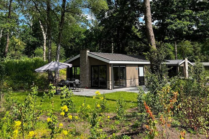 Chalet voor 6 personen, with Balkon/Terras and Terras as well as Tuin in Arnhem