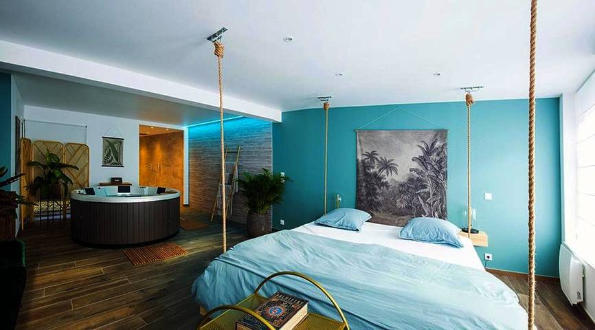 Hôtel pour 3 personnes, avec jacuzzi ainsi que terrasse et piscine - 1
