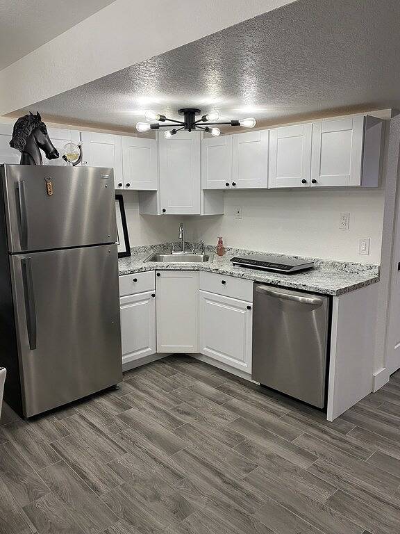 Bright Walk-Out 2Br · Private Patio & Yard · Quiet Area in Piney Creek, Centennial