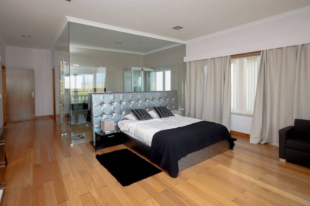 Vivenda de luxo com piscina privada ( ilha Terceira ) 6 quartos (suites) in Praia da Vitória, Terceira