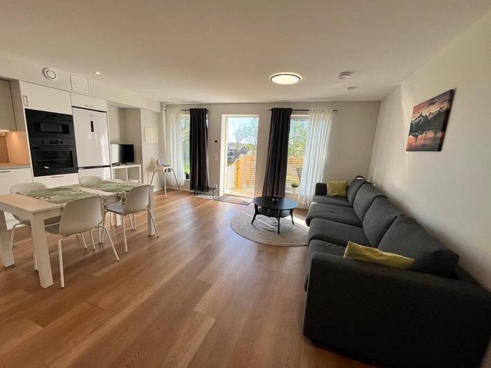 Ferielejlighed for 4 personer, med Balkon og Terrasse såvel som Have og Udsigt i Vimmerby