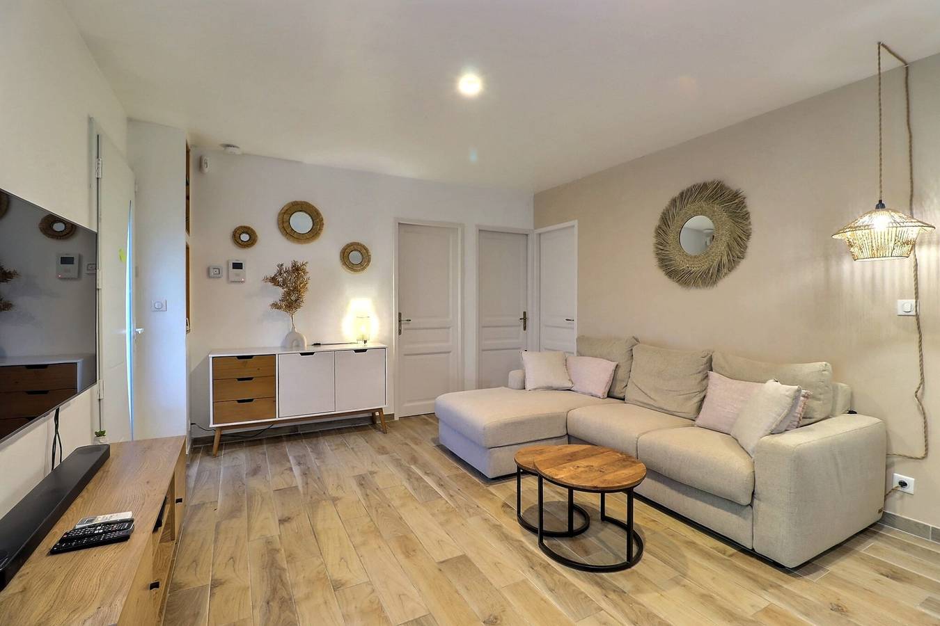 The Maisonnette in the pines in Ventabren, Aix-en-Provence region