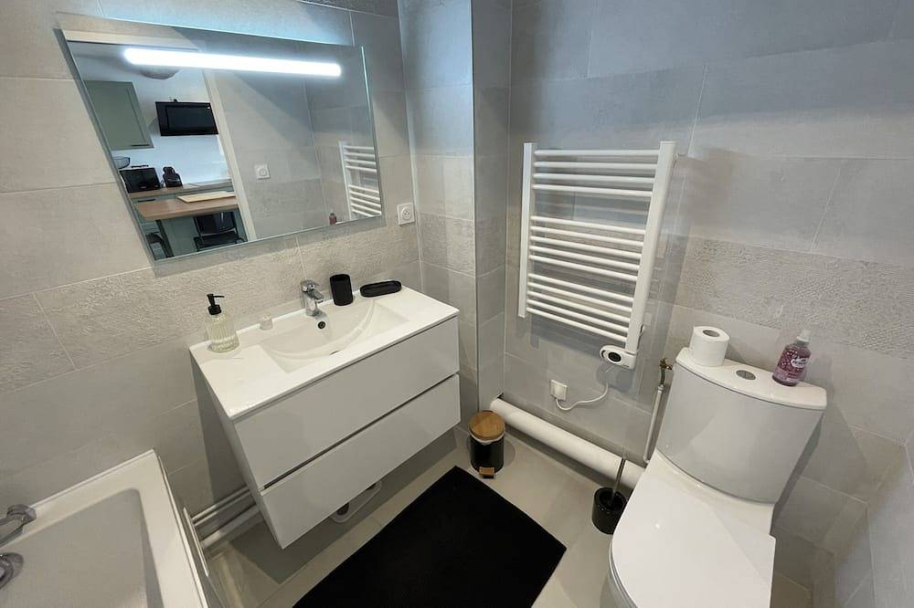 Casa-Familiar-Baño con bañera-L Authentique in Chablis (Yonne), Auxerre region