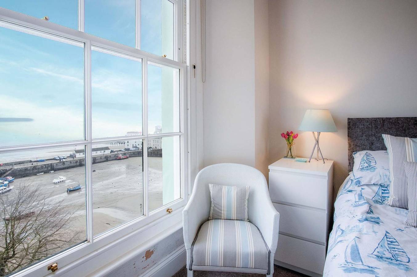 Entire apartment, Belle Vue Court - 2 Bedroom Apartment - Tenby in Tenby, Pembrokeshire