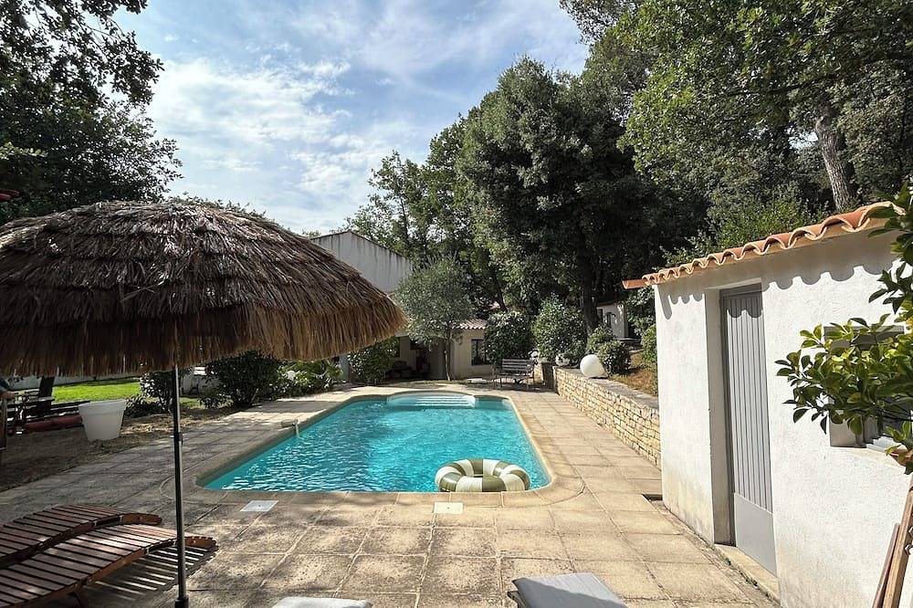 Beautiful Luberon house with swimming pool - 7/8 people in Villelaure, Regionaler Naturpark Luberon