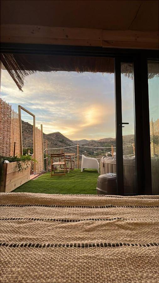Camping para 2 personas, con Jacuzzi y Terraza además de Jardín y Vistas en Málaga