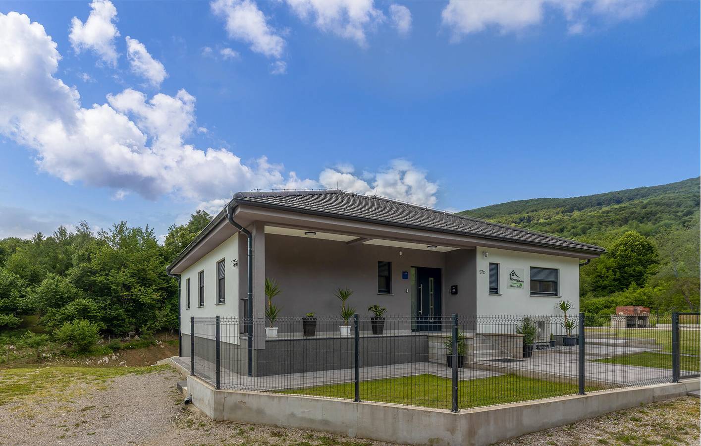 Charmante 2-Zimmer-Wohnung mit Terrasse und Whirlpool in der Nähe des Flusses Korana in Karlovac und Umgebung