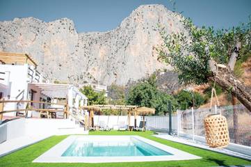 Casa rural para 3 personas, con vistas y piscina además de vistas al lago y jardín, Familias con niños en El Chorro