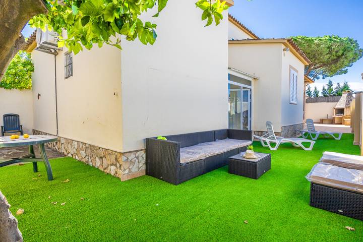 Casa rural para 10 personas, con Balcón y Terraza además de Jardín y Vistas en La Escala - 4