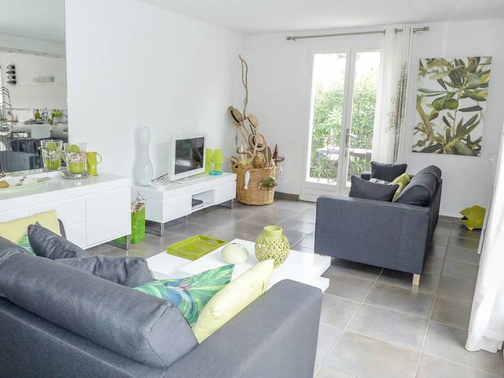 Location de vacances pour 6 personnes, avec bassin pour enfant ainsi que jardin et terrasse dans Plage Du Grand Boucharel Saint Aygulf - 3