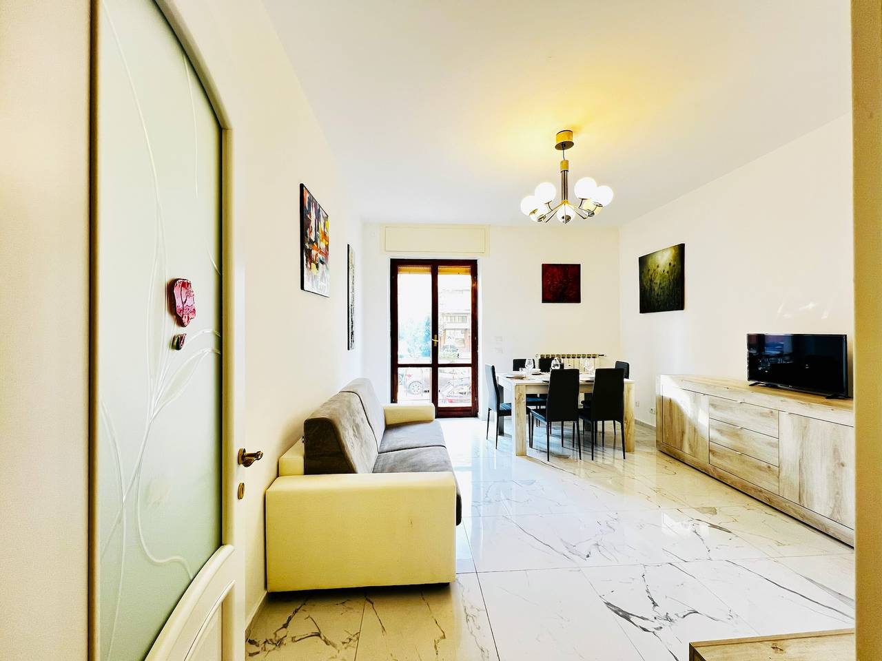 The White Marble Beach House – Kostenloses Parken in Marina di Carrara, Carrara