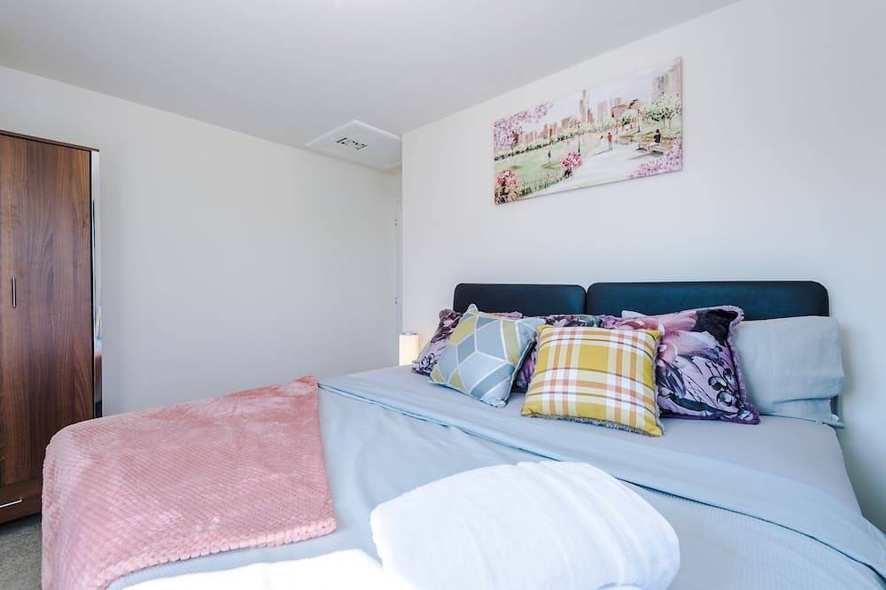 3 Bedroom House with River Irwell view, sleeps 6 in Greater Manchester