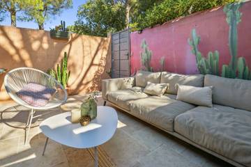 Location de vacances pour 6 personnes, avec terrasse et piscine à Cogolin