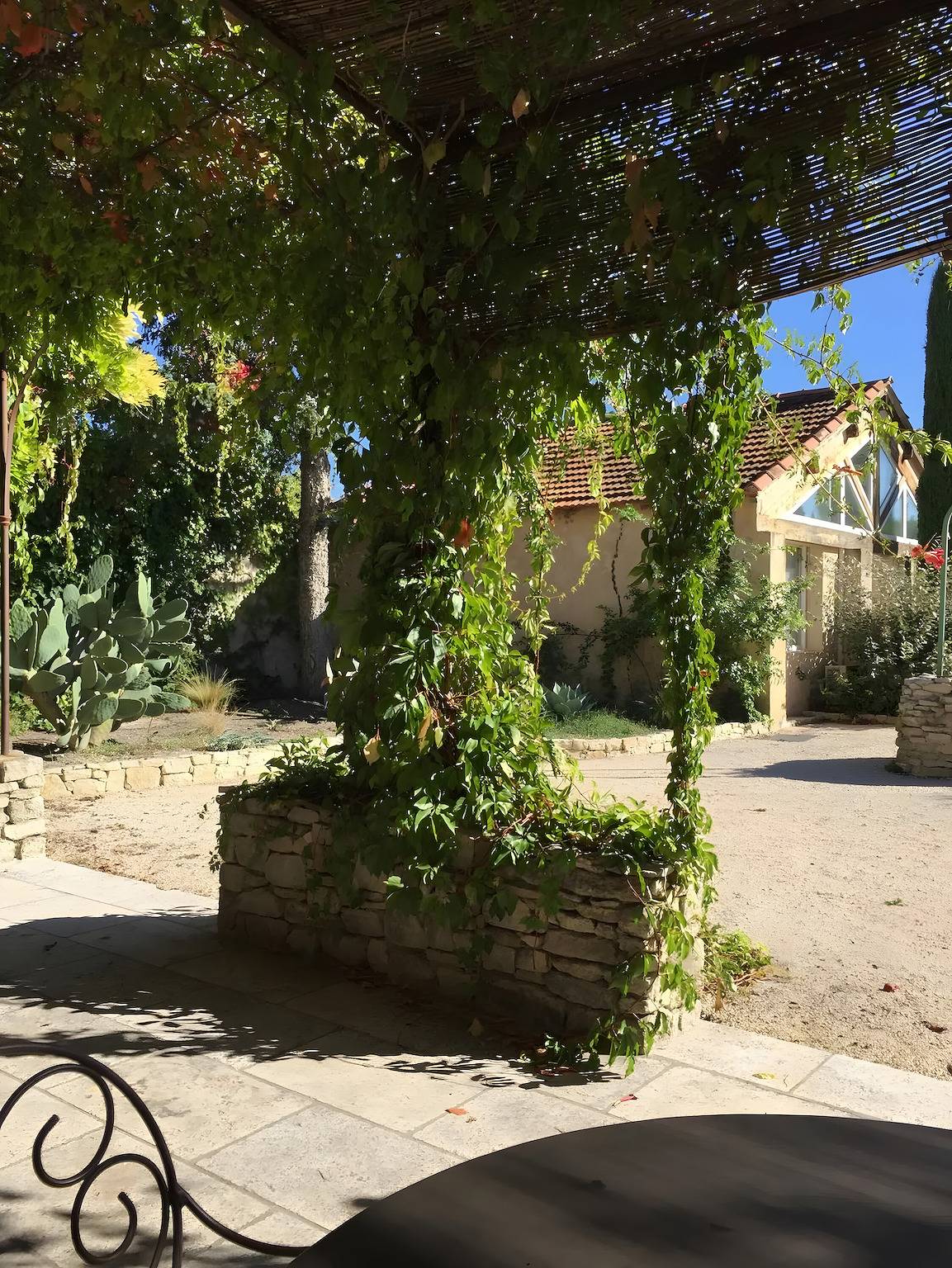 Ferienwohnung 'Deuxième Gîte' mit Gemeinschaftspool, Wi-Fi und Klimaanlage in Lagnes, Regionaler Naturpark Luberon