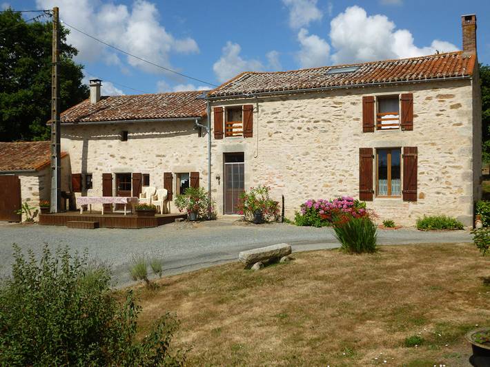 Gîte pour 12 personnes, avec Terrasse et Jardin à Faye-l'Abbesse