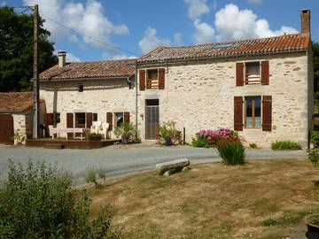 Gîte pour 12 personnes, avec terrasse et jardin dans les Deux-Sèvres