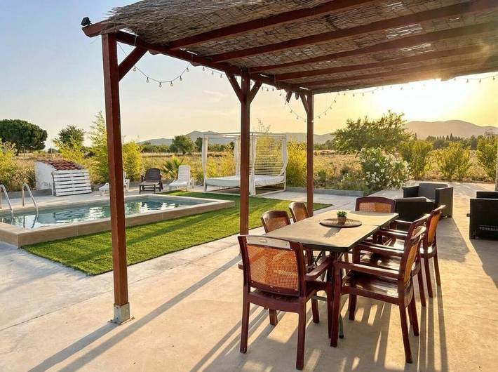 Casa rural para 6 personas, con piscina además de terraza y vistas, Se admiten mascotas en Biar
