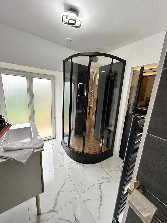 Hôtel pour 2 personnes, avec Jacuzzi et Terrasse à Le Quiou - 4
