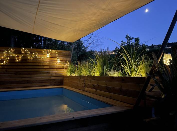 Gîte pour 8 personnes, avec terrasse et piscine, animaux acceptés à Aubenas