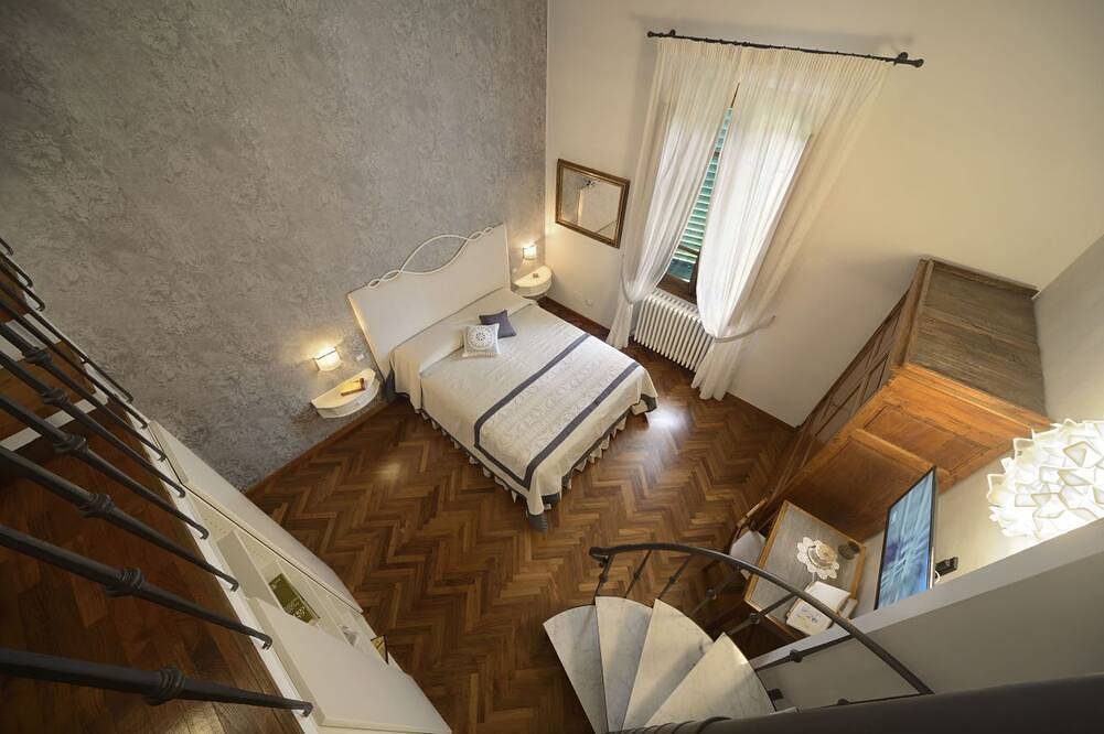 Superior Settimo Cielo with A/C and Private Bathroom in Villa le Facezie B&B in Terranuova Bracciolini, Valdarno