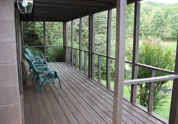Log Cabin for 4 Guests in Blue Ridge Mountains, North Carolina, Picture 4