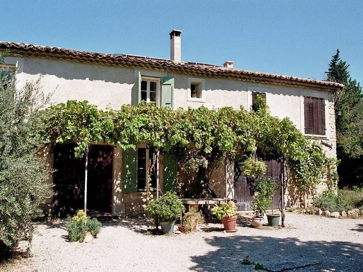 Location de vacances pour 8 personnes, avec jardin et piscine à Sénas - 2