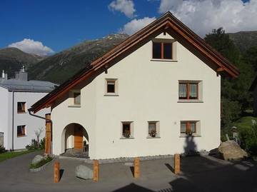 Ferienwohnung für 5 Personen, mit Garten und Terrasse in Samedan