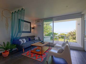 Gîte pour 2 personnes, avec piscine et terrasse dans Saint Martin