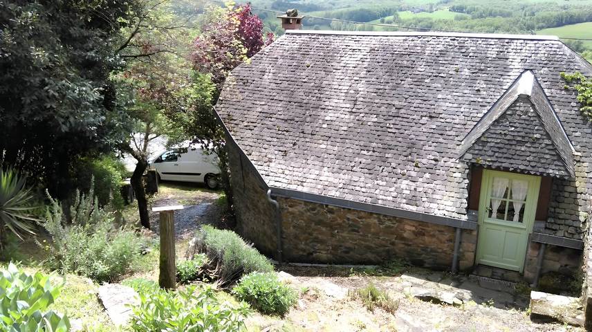 Gîte pour 2 personnes, avec terrasse ainsi que jardin et piscine en Corrèze - 2