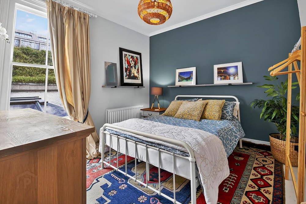 Modern Coastal Living at Old Slipway House – Walk to Beach & Harbour in Portrush, Grafschaft Antrim