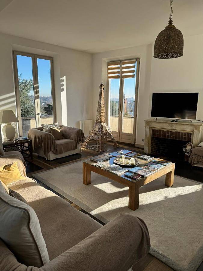 Appartement entier, Exceptionnel, 130 m2, vue aérienne sur Paris in Ville-d'Avray, Hauts-de-Seine